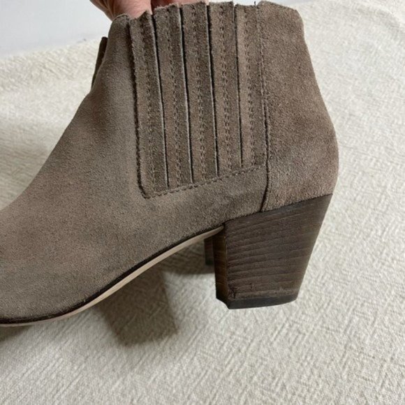 Aquatalia Fallon Suede Chelsea Ankle Boots 8.5 - Picture 3 of 7